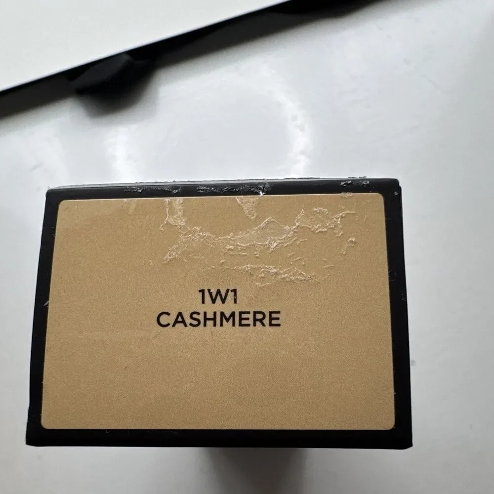 Laura Mercier Real Flawless Weightless Perfecting Liquid Foundation 1W1